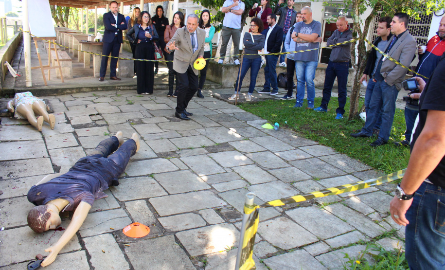 A Polícia Civil do Paraná promoveu na sexta-feira (14) a primeira edição do Curso de Orientação à Imprensa em Áreas de Conflito Armado, em Curitiba. Noções básicas sobre procedimentos policiais em locais de crime, atendimento pré-hospitalar de combate e instrução de tiro foram algumas das disciplinas ministradas no treinamento, que reuniu 20 jornalistas de veículos de comunicação paranaenses.  Curitiba, 17/06/2019  -  Foto: Divulgação Polícia Civil