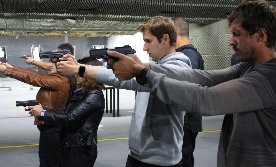 A Polícia Civil do Paraná promoveu na sexta-feira (14) a primeira edição do Curso de Orientação à Imprensa em Áreas de Conflito Armado, em Curitiba. Noções básicas sobre procedimentos policiais em locais de crime, atendimento pré-hospitalar de combate e instrução de tiro foram algumas das disciplinas ministradas no treinamento, que reuniu 20 jornalistas de veículos de comunicação paranaenses.  Curitiba, 17/06/2019  -  Foto: Divulgação Polícia Civil