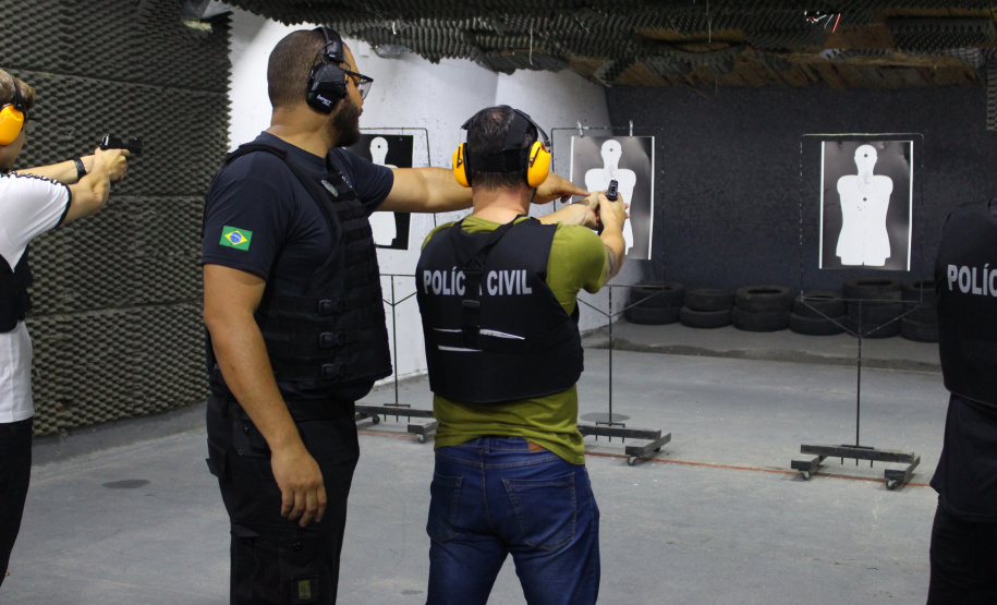 A Polícia Civil do Paraná promoveu na sexta-feira (14) a primeira edição do Curso de Orientação à Imprensa em Áreas de Conflito Armado, em Curitiba. Noções básicas sobre procedimentos policiais em locais de crime, atendimento pré-hospitalar de combate e instrução de tiro foram algumas das disciplinas ministradas no treinamento, que reuniu 20 jornalistas de veículos de comunicação paranaenses.  Curitiba, 17/06/2019  -  Foto: Divulgação Polícia Civil