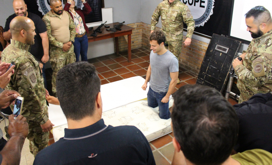 A Polícia Civil do Paraná promoveu na sexta-feira (14) a primeira edição do Curso de Orientação à Imprensa em Áreas de Conflito Armado, em Curitiba. Noções básicas sobre procedimentos policiais em locais de crime, atendimento pré-hospitalar de combate e instrução de tiro foram algumas das disciplinas ministradas no treinamento, que reuniu 20 jornalistas de veículos de comunicação paranaenses.  Curitiba, 17/06/2019  -  Foto: Divulgação Polícia Civil