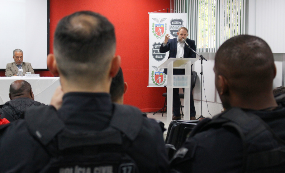 A Polícia Civil do Paraná promoveu na sexta-feira (14) a primeira edição do Curso de Orientação à Imprensa em Áreas de Conflito Armado, em Curitiba. Noções básicas sobre procedimentos policiais em locais de crime, atendimento pré-hospitalar de combate e instrução de tiro foram algumas das disciplinas ministradas no treinamento, que reuniu 20 jornalistas de veículos de comunicação paranaenses.  Curitiba, 17/06/2019  -  Foto: Divulgação Polícia Civil