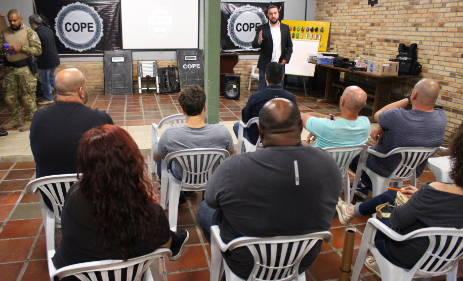 A Polícia Civil do Paraná promoveu na sexta-feira (14) a primeira edição do Curso de Orientação à Imprensa em Áreas de Conflito Armado, em Curitiba. Noções básicas sobre procedimentos policiais em locais de crime, atendimento pré-hospitalar de combate e instrução de tiro foram algumas das disciplinas ministradas no treinamento, que reuniu 20 jornalistas de veículos de comunicação paranaenses.  Curitiba, 17/06/2019  -  Foto: Divulgação Polícia Civil