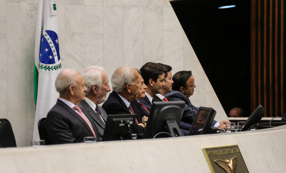 O governador Carlos Massa Ratinho Junior participa da entrega do título de Cidadão Honorário do Paraná ao senador Oriovisto Guimarães, na Assembleia Legislativa do Paraná Curitiba, 17/06/2019 -Foto: Geraldo Bubniak/ANPr