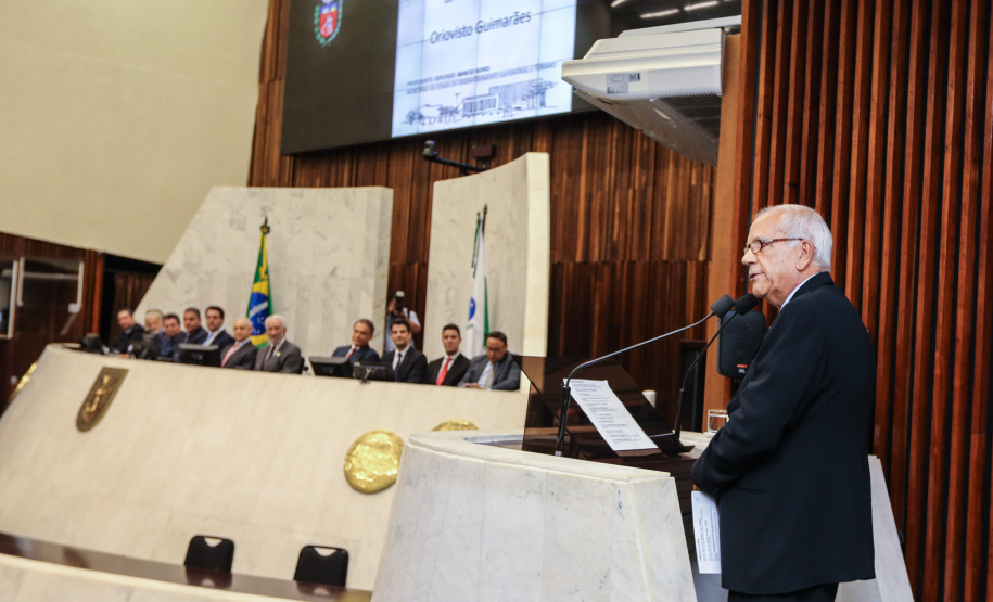 O governador Carlos Massa Ratinho Junior participa da entrega do título de Cidadão Honorário do Paraná ao senador Oriovisto Guimarães, na Assembleia Legislativa do Paraná Curitiba, 17/06/2019 -Foto: Geraldo Bubniak/ANPr