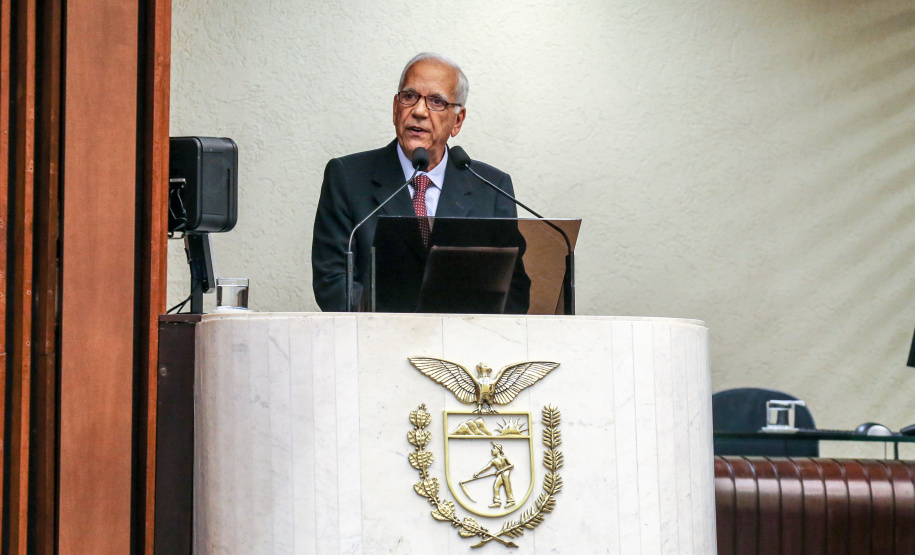 O governador Carlos Massa Ratinho Junior participa da entrega do título de Cidadão Honorário do Paraná ao senador Oriovisto Guimarães, na Assembleia Legislativa do Paraná Curitiba, 17/06/2019 -Foto: Geraldo Bubniak/ANPr