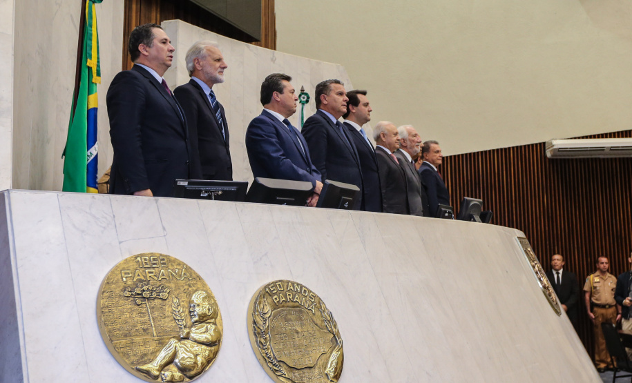 O governador Carlos Massa Ratinho Junior participa da entrega do título de Cidadão Honorário do Paraná ao senador Oriovisto Guimarães, na Assembleia Legislativa do Paraná Curitiba, 17/06/2019 -Foto: Geraldo Bubniak/ANPr