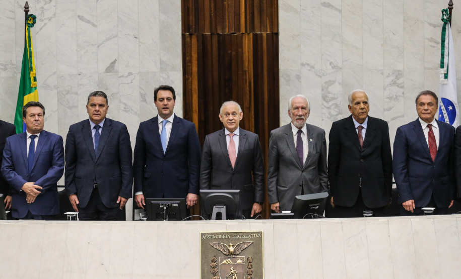 O governador Carlos Massa Ratinho Junior participa da entrega do título de Cidadão Honorário do Paraná ao senador Oriovisto Guimarães, na Assembleia Legislativa do Paraná Curitiba, 17/06/2019 -Foto: Geraldo Bubniak/ANPr
