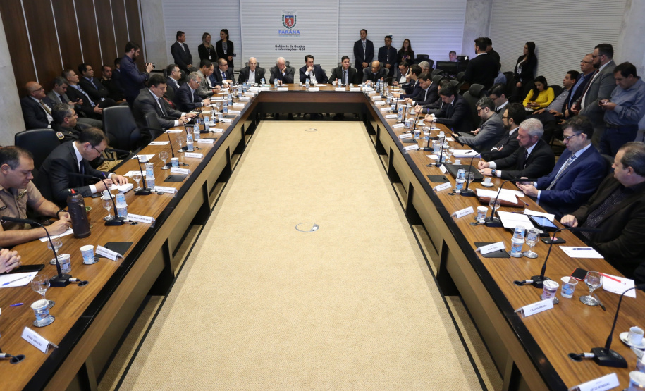 Governador Carlos Massa Ratinho Junior durante reunião com a equipe de governo. Foto: José Fernando Ogura/ANPr