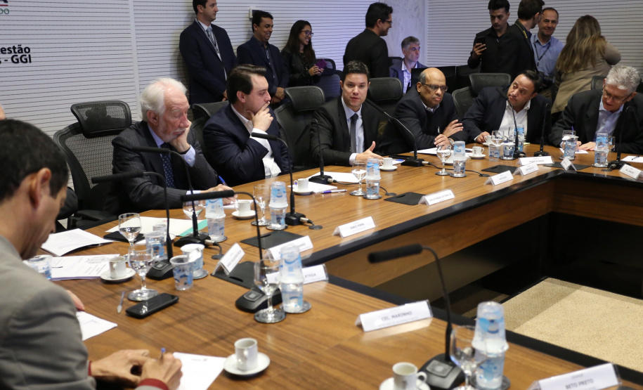 Governador Carlos Massa Ratinho Junior durante reunião com a equipe de governo. Foto: José Fernando Ogura/ANPr