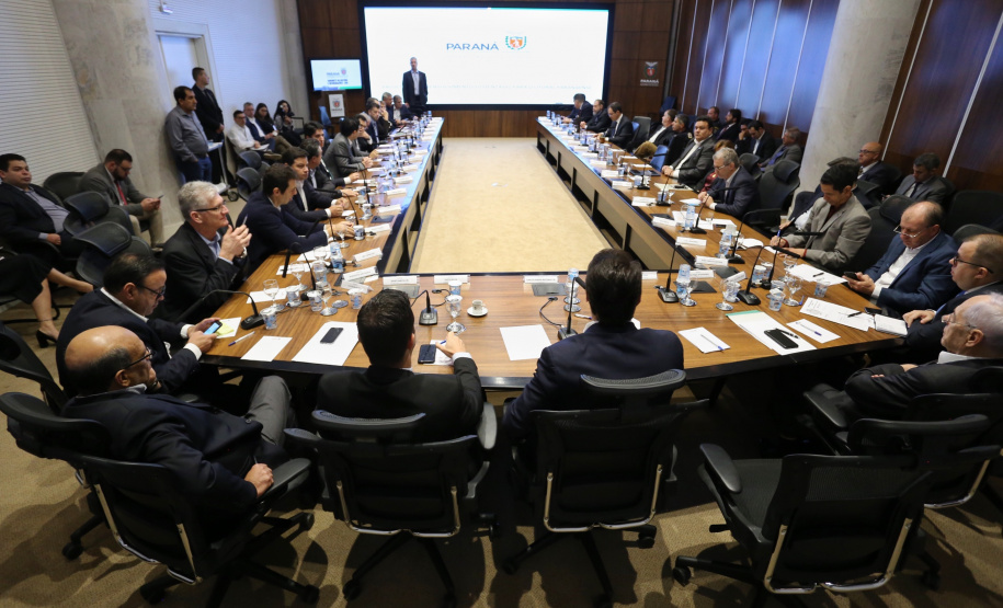 Governador Carlos Massa Ratinho Junior durante reunião com a equipe de governo. Foto: José Fernando Ogura/ANPr