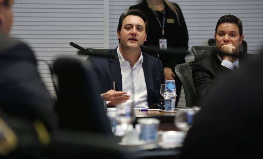 Governador Carlos Massa Ratinho Junior durante reunião com a equipe de governo. Foto: José Fernando Ogura/ANPr