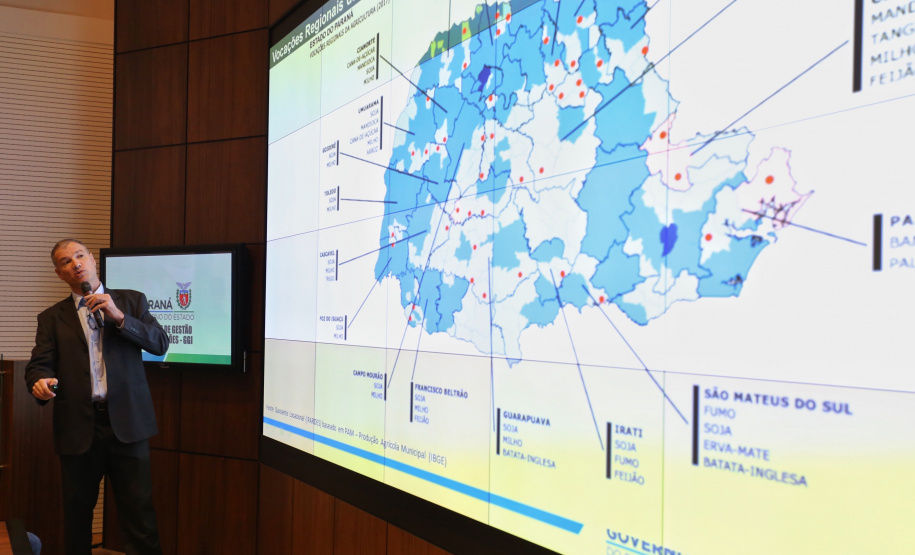 Também na reunião do secretariado desta terça-feira (18), o Instituto Paranaense de Desenvolvimento Econômico e Social (Ipardes) apresentou um estudo sobre as cidades do Paraná com menor Índice de Desenvolvimento Humano. A iniciativa listou 45 municípios com indicadores abaixo da média estadual, levando em consideração critérios como taxa de mortalidade, abandono escolar e emprego formal. Foto: José Fernando Ogura/ANPr
