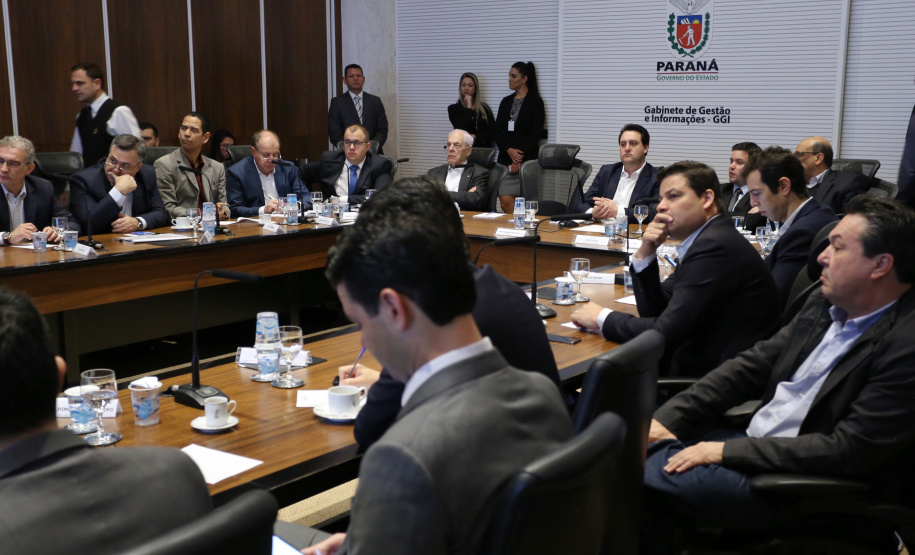Governador Carlos Massa Ratinho Junior durante reunião com a equipe de governo. Foto: José Fernando Ogura/ANPr