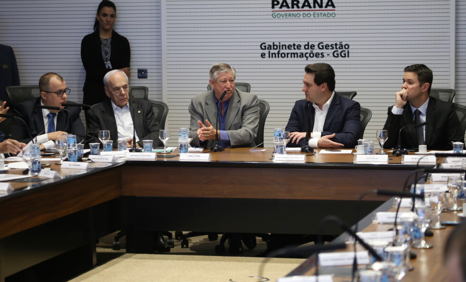 Governador Carlos Massa Ratinho Junior durante reunião com a equipe de governo. Foto: José Fernando Ogura/ANPr