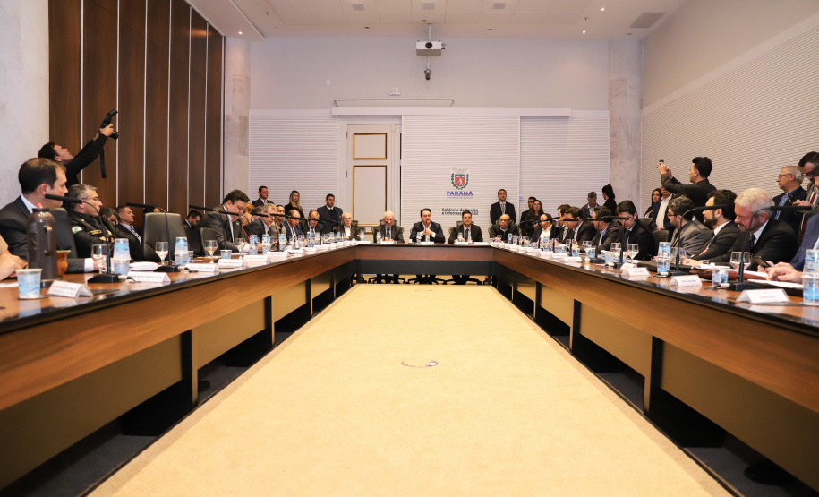 Os proprietários de veículos no Paraná podem contar com mais uma facilidade digital. Nesta terça-feira (18), durante a reunião do governador Carlos Massa Ratinho Junior com o secretariado, realizada no Palácio Iguaçu, foi lançado o Certificado de Registro e Licenciamento de Veículo Digital (CRLV).  -  Curitiba, 18/06/2019  -   Foto: Rodrigo Félix Leal/ANPr