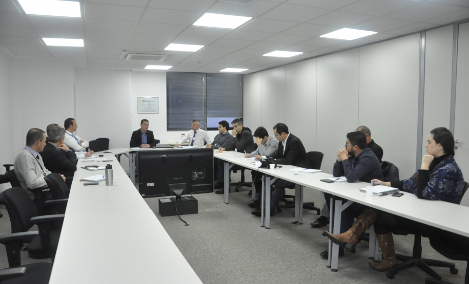 A Fomento Paraná e a Sociedade Garantidora de Crédito SGC Central se reuniram nesta terça, 18, em Curitiba, para trabalhar em uma reaproximação entre as entidades e promover adequações e melhorias para integrar processos e assim ampliar a oferta de crédito para micro e pequenas empresas no estado.  -  Cureitiba, 18/09/2019  -  Foto: Luciano Patzsch - Fomento Paraná