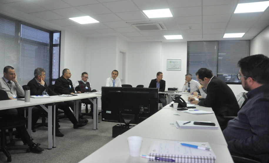 A Fomento Paraná e a Sociedade Garantidora de Crédito SGC Central se reuniram nesta terça, 18, em Curitiba, para trabalhar em uma reaproximação entre as entidades e promover adequações e melhorias para integrar processos e assim ampliar a oferta de crédito para micro e pequenas empresas no estado.  -  Cureitiba, 18/09/2019  -  Foto: Luciano Patzsch - Fomento Paraná