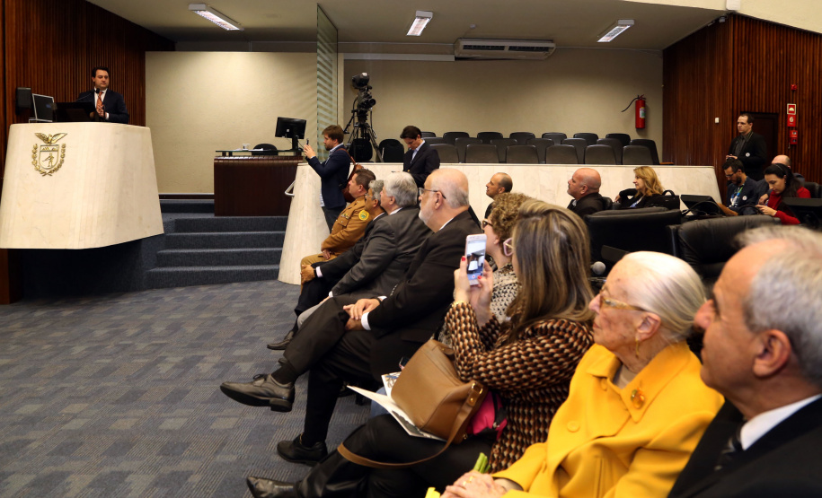 Comemoração de 100 de Convenção Batista na Assembléia Legislativa do Paraná, com homenagem do Governador Carlos Massa Ratinho Junior. Na foto, Helen Anne Butler Muralha  -  Foto Gilson Abreu
