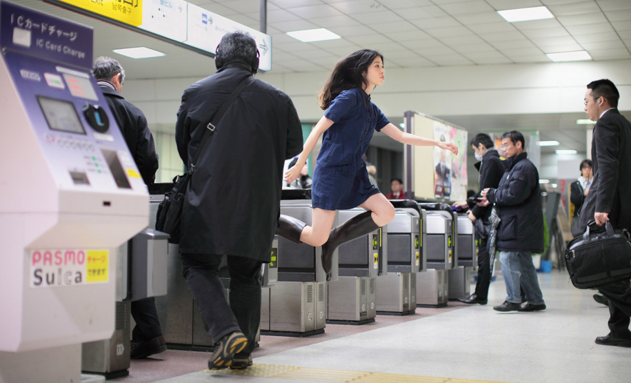Contraste entre o Japão tradicional e contemporâneo entra em exposição no Museu Paranaense
“Tóquio Antes/Depois” abre na próxima quinta, dia 25 de junho, inaugurando novo espaço do museu dedicado a mostras visitantes  .  Foto: Divulgação