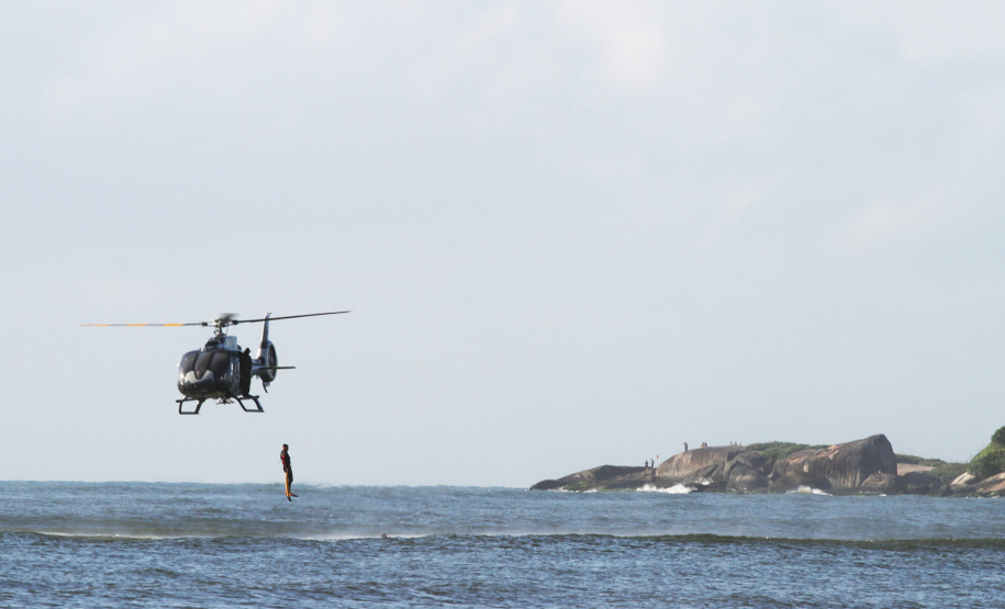 Salvamento em Guaratuba.Guaratuba, .Foto: Arnaldo Alves / AENotícias.