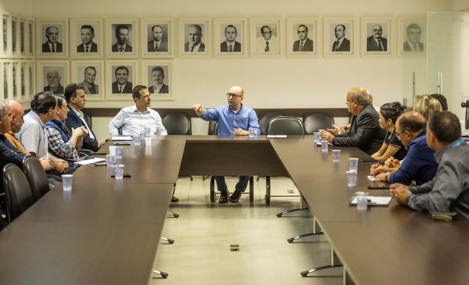 O Porto de Paranaguá vai ampliar a recepção de grupos para visitas turísticas. O anúncio foi feito nesta quarta-feira (19) a um grupo de empresários do setor de turismo pelo diretor empresarial da Portos do Paraná, André Pioli. A empresa pública já recebe grupos, principalmente de estudantes, em visitas agendadas. Foto: Claudio Neves/Portos do Paraná