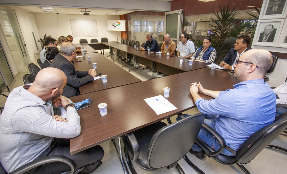 O Porto de Paranaguá vai ampliar a recepção de grupos para visitas turísticas. O anúncio foi feito nesta quarta-feira (19) a um grupo de empresários do setor de turismo pelo diretor empresarial da Portos do Paraná, André Pioli. A empresa pública já recebe grupos, principalmente de estudantes, em visitas agendadas. Foto: Claudio Neves/Portos do Paraná