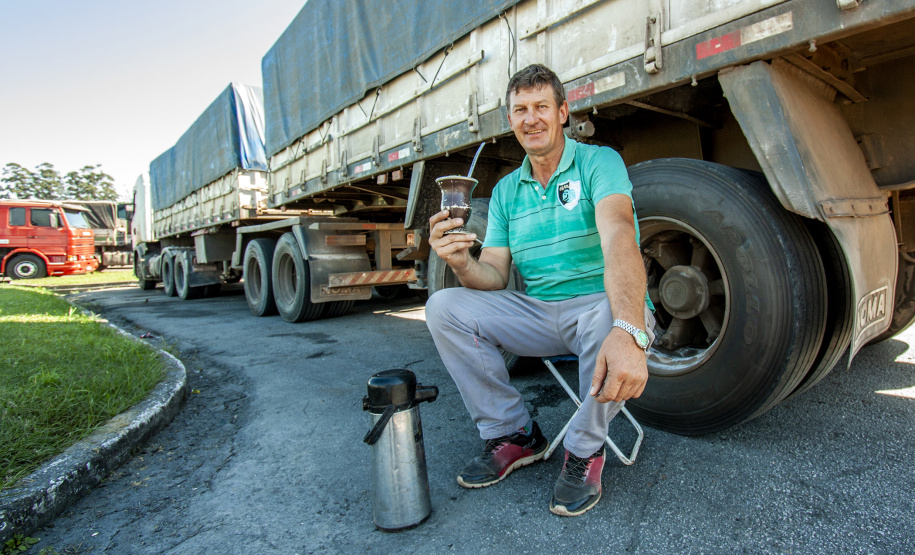O movimento no Pátio de Triagem do Porto de Paranaguá, esta semana, passou dos três mil caminhões por dia. O volume é quase 67% maior que a média registrada normalmente, de até 2 mil veículos/dia, e resultado da boa fase do agronegócio brasileiro, principalmente no comércio de soja e milho. - Paranaguá, 19/06/2019 - Foto: Cláudio Neves/Portos do Paraná