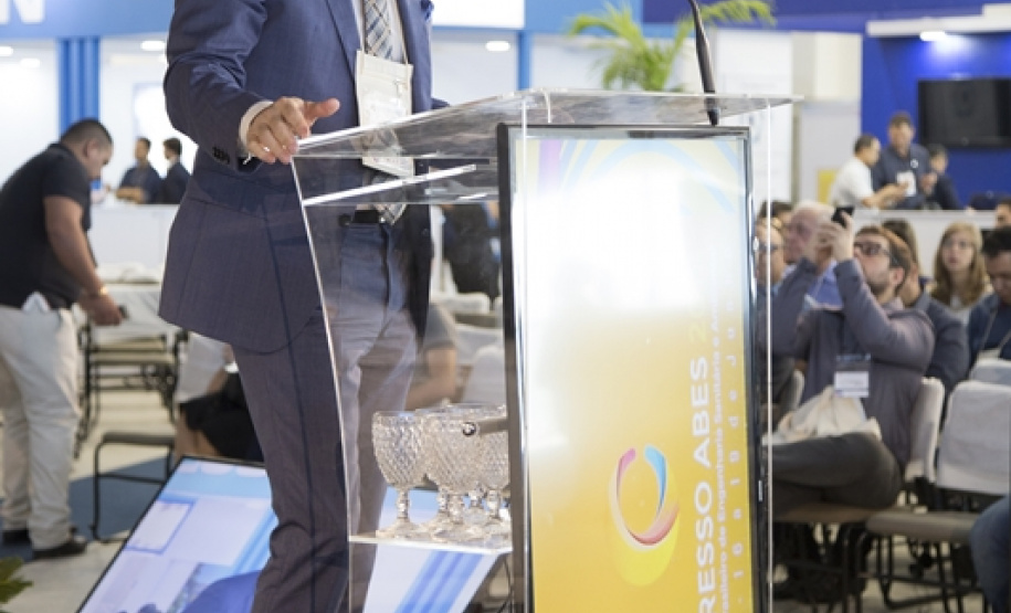 “O modelo de excelência do saneamento no Paraná” foi o tema da palestra magna de encerramento do 30.º Congresso Brasileiro de Engenharia Sanitária e Ambiental (CBESA), apresentada nesta quarta-feira (19), em Natal, pelo diretor-presidente da Sanepar, Claudio Stabile. - Natal, 19/06/2019 - Foto: Alvaro De Maria/Divulgação Sanepar