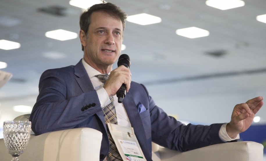 “O modelo de excelência do saneamento no Paraná” foi o tema da palestra magna de encerramento do 30.º Congresso Brasileiro de Engenharia Sanitária e Ambiental (CBESA), apresentada nesta quarta-feira (19), em Natal, pelo diretor-presidente da Sanepar, Claudio Stabile. - Natal, 19/06/2019 - Foto: Alvaro De Maria/Divulgação Sanepar