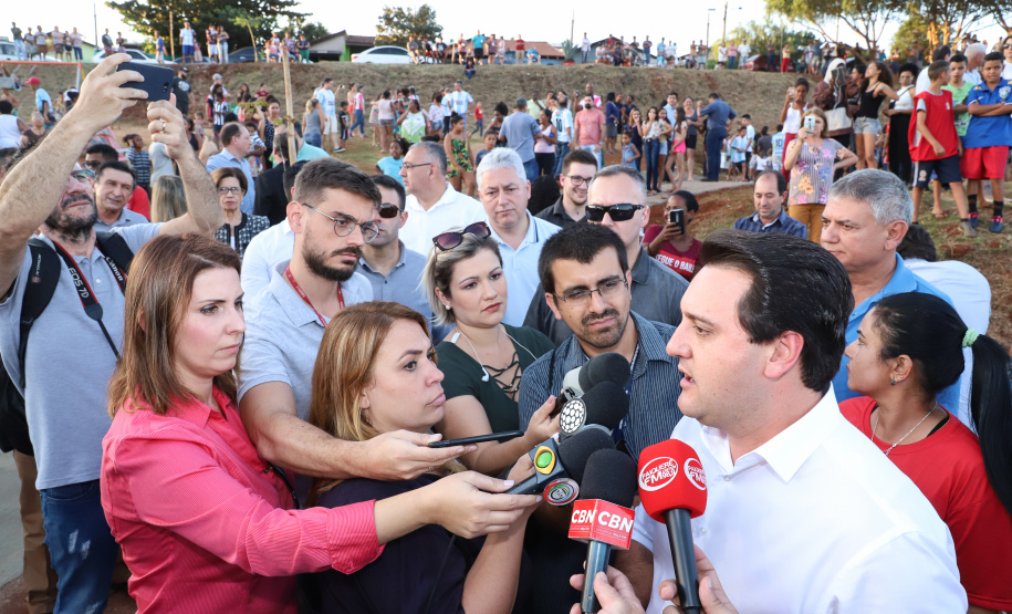 Londrina, no Norte do Paraná, ganhou uma unidade do projeto Arena Multiuso, espaço para atividades esportivas e de recreação, implantado pelo Governo do Estado, em parceria com o município. Instalada no conjunto residencial Vista Bela, a unidade foi entregue à comunidade pelo governador Carlos Massa Ratinho Junior, nesta quinta-feira (20). - Londrina, 20/06/2019 - Foto: Rodrigo Félix Leal/ANPr