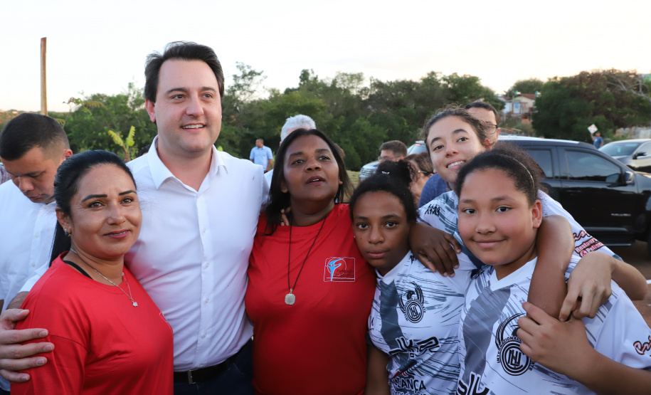 Londrina, no Norte do Paraná, ganhou uma unidade do projeto Arena Multiuso, espaço para atividades esportivas e de recreação, implantado pelo Governo do Estado, em parceria com o município. Instalada no conjunto residencial Vista Bela, a unidade foi entregue à comunidade pelo governador Carlos Massa Ratinho Junior, nesta quinta-feira (20). - Londrina, 20/06/2019 - Foto: Rodrigo Félix Leal/ANPr