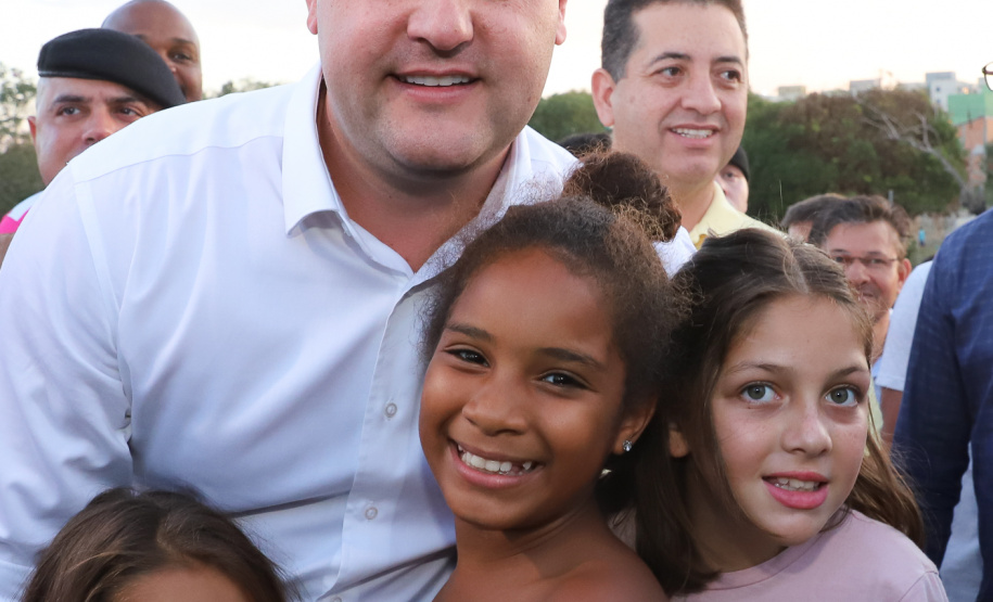 Londrina, no Norte do Paraná, ganhou uma unidade do projeto Arena Multiuso, espaço para atividades esportivas e de recreação, implantado pelo Governo do Estado, em parceria com o município. Instalada no conjunto residencial Vista Bela, a unidade foi entregue à comunidade pelo governador Carlos Massa Ratinho Junior, nesta quinta-feira (20). - Londrina, 20/06/2019 - Foto: Rodrigo Félix Leal/ANPr