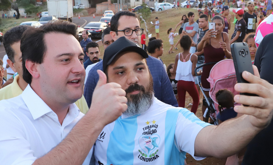 Londrina, no Norte do Paraná, ganhou uma unidade do projeto Arena Multiuso, espaço para atividades esportivas e de recreação, implantado pelo Governo do Estado, em parceria com o município. Instalada no conjunto residencial Vista Bela, a unidade foi entregue à comunidade pelo governador Carlos Massa Ratinho Junior, nesta quinta-feira (20). - Londrina, 20/06/2019 - Foto: Rodrigo Félix Leal/ANPr