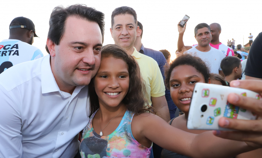 Londrina, no Norte do Paraná, ganhou uma unidade do projeto Arena Multiuso, espaço para atividades esportivas e de recreação, implantado pelo Governo do Estado, em parceria com o município. Instalada no conjunto residencial Vista Bela, a unidade foi entregue à comunidade pelo governador Carlos Massa Ratinho Junior, nesta quinta-feira (20). - Londrina, 20/06/2019 - Foto: Rodrigo Félix Leal/ANPr