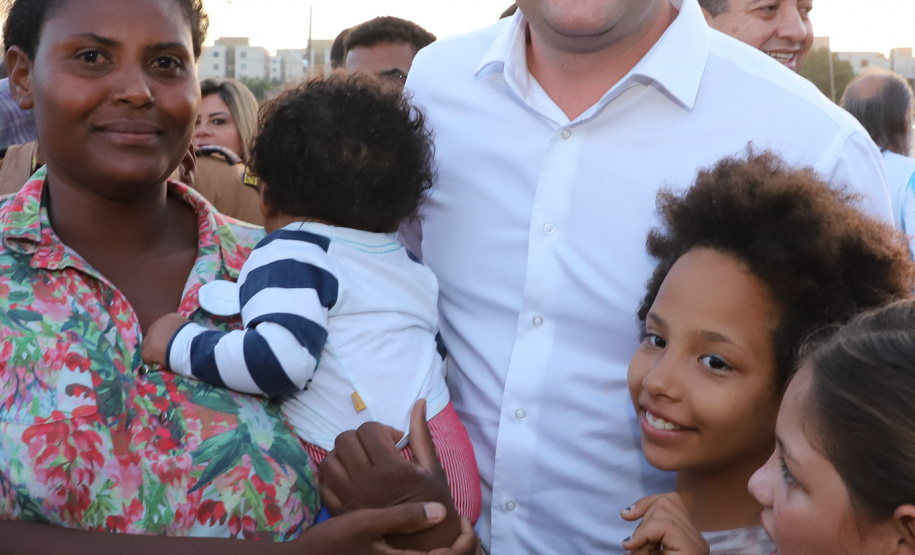 Londrina, no Norte do Paraná, ganhou uma unidade do projeto Arena Multiuso, espaço para atividades esportivas e de recreação, implantado pelo Governo do Estado, em parceria com o município. Instalada no conjunto residencial Vista Bela, a unidade foi entregue à comunidade pelo governador Carlos Massa Ratinho Junior, nesta quinta-feira (20). - Londrina, 20/06/2019 - Foto: Rodrigo Félix Leal/ANPr