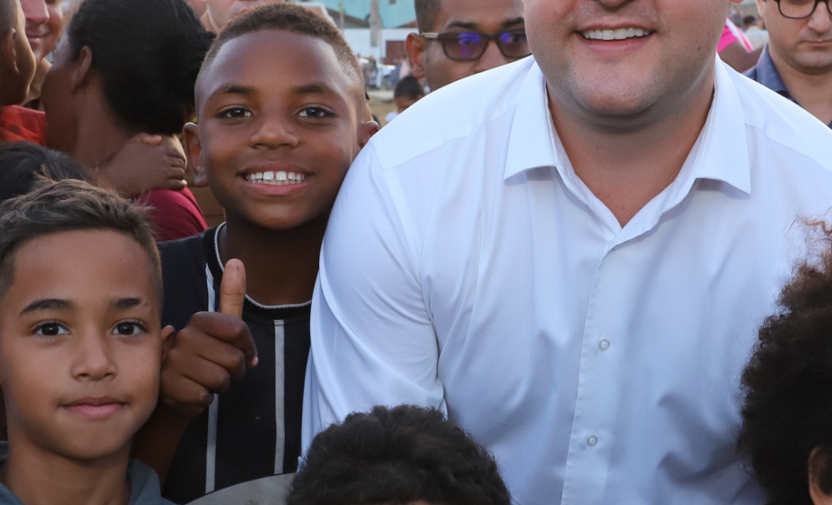 Londrina, no Norte do Paraná, ganhou uma unidade do projeto Arena Multiuso, espaço para atividades esportivas e de recreação, implantado pelo Governo do Estado, em parceria com o município. Instalada no conjunto residencial Vista Bela, a unidade foi entregue à comunidade pelo governador Carlos Massa Ratinho Junior, nesta quinta-feira (20). - Londrina, 20/06/2019 - Foto: Rodrigo Félix Leal/ANPr