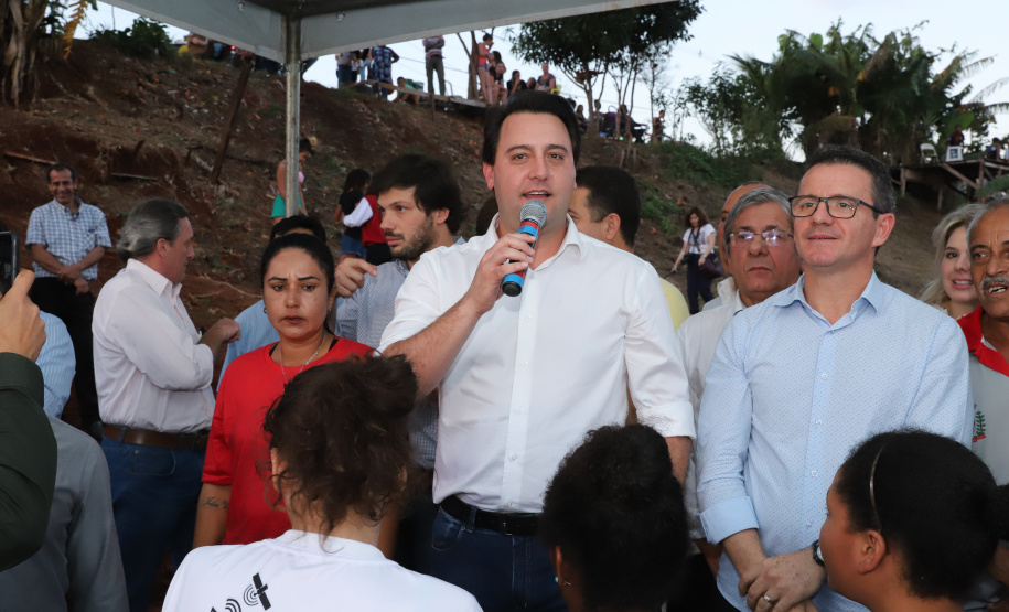 Londrina, no Norte do Paraná, ganhou uma unidade do projeto Arena Multiuso, espaço para atividades esportivas e de recreação, implantado pelo Governo do Estado, em parceria com o município. Instalada no conjunto residencial Vista Bela, a unidade foi entregue à comunidade pelo governador Carlos Massa Ratinho Junior, nesta quinta-feira (20). - Londrina, 20/06/2019 - Foto: Rodrigo Félix Leal/ANPr