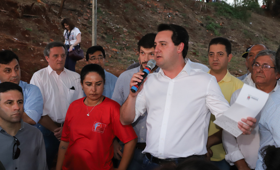 Londrina, no Norte do Paraná, ganhou uma unidade do projeto Arena Multiuso, espaço para atividades esportivas e de recreação, implantado pelo Governo do Estado, em parceria com o município. Instalada no conjunto residencial Vista Bela, a unidade foi entregue à comunidade pelo governador Carlos Massa Ratinho Junior, nesta quinta-feira (20). - Londrina, 20/06/2019 - Foto: Rodrigo Félix Leal/ANPr