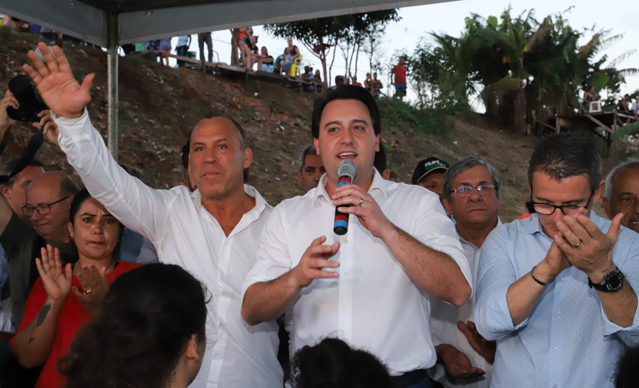 Londrina, no Norte do Paraná, ganhou uma unidade do projeto Arena Multiuso, espaço para atividades esportivas e de recreação, implantado pelo Governo do Estado, em parceria com o município. Instalada no conjunto residencial Vista Bela, a unidade foi entregue à comunidade pelo governador Carlos Massa Ratinho Junior, nesta quinta-feira (20). - Londrina, 20/06/2019 - Foto: Rodrigo Félix Leal/ANPr