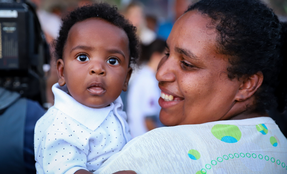 Londrina, no Norte do Paraná, ganhou uma unidade do projeto Arena Multiuso, espaço para atividades esportivas e de recreação, implantado pelo Governo do Estado, em parceria com o município. Instalada no conjunto residencial Vista Bela, a unidade foi entregue à comunidade pelo governador Carlos Massa Ratinho Junior, nesta quinta-feira (20). - Londrina, 20/06/2019 - Foto: Rodrigo Félix Leal/ANPr
