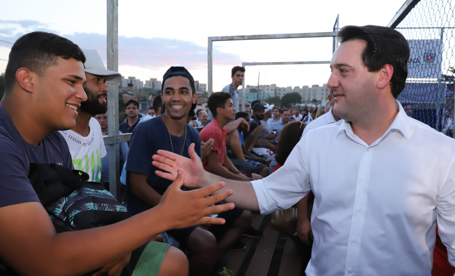 Londrina, no Norte do Paraná, ganhou uma unidade do projeto Arena Multiuso, espaço para atividades esportivas e de recreação, implantado pelo Governo do Estado, em parceria com o município. Instalada no conjunto residencial Vista Bela, a unidade foi entregue à comunidade pelo governador Carlos Massa Ratinho Junior, nesta quinta-feira (20). - Londrina, 20/06/2019 - Foto: Rodrigo Félix Leal/ANPr