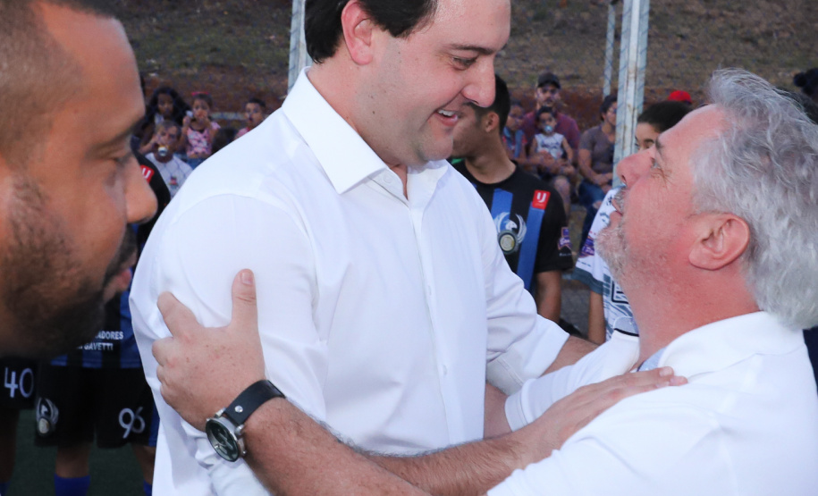 Londrina, no Norte do Paraná, ganhou uma unidade do projeto Arena Multiuso, espaço para atividades esportivas e de recreação, implantado pelo Governo do Estado, em parceria com o município. Instalada no conjunto residencial Vista Bela, a unidade foi entregue à comunidade pelo governador Carlos Massa Ratinho Junior, nesta quinta-feira (20). - Londrina, 20/06/2019 - Foto: Rodrigo Félix Leal/ANPr