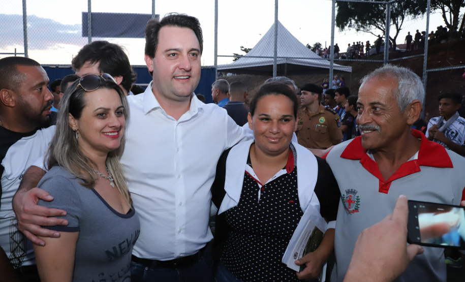 Londrina, no Norte do Paraná, ganhou uma unidade do projeto Arena Multiuso, espaço para atividades esportivas e de recreação, implantado pelo Governo do Estado, em parceria com o município. Instalada no conjunto residencial Vista Bela, a unidade foi entregue à comunidade pelo governador Carlos Massa Ratinho Junior, nesta quinta-feira (20). - Londrina, 20/06/2019 - Foto: Rodrigo Félix Leal/ANPr