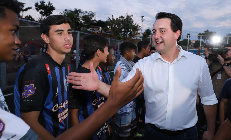 Londrina, no Norte do Paraná, ganhou uma unidade do projeto Arena Multiuso, espaço para atividades esportivas e de recreação, implantado pelo Governo do Estado, em parceria com o município. Instalada no conjunto residencial Vista Bela, a unidade foi entregue à comunidade pelo governador Carlos Massa Ratinho Junior, nesta quinta-feira (20). - Londrina, 20/06/2019 - Foto: Rodrigo Félix Leal/ANPr