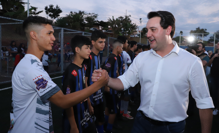 Londrina, no Norte do Paraná, ganhou uma unidade do projeto Arena Multiuso, espaço para atividades esportivas e de recreação, implantado pelo Governo do Estado, em parceria com o município. Instalada no conjunto residencial Vista Bela, a unidade foi entregue à comunidade pelo governador Carlos Massa Ratinho Junior, nesta quinta-feira (20). - Londrina, 20/06/2019 - Foto: Rodrigo Félix Leal/ANPr