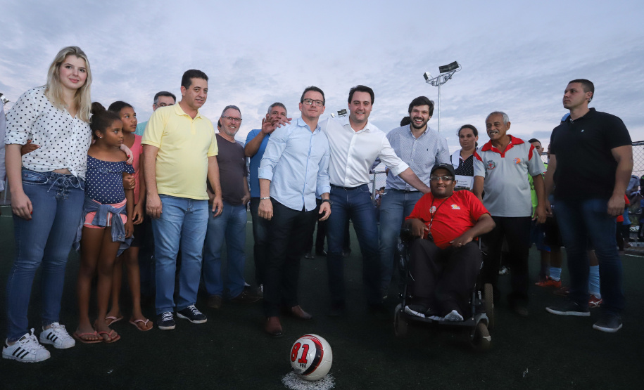 Londrina, no Norte do Paraná, ganhou uma unidade do projeto Arena Multiuso, espaço para atividades esportivas e de recreação, implantado pelo Governo do Estado, em parceria com o município. Instalada no conjunto residencial Vista Bela, a unidade foi entregue à comunidade pelo governador Carlos Massa Ratinho Junior, nesta quinta-feira (20). - Londrina, 20/06/2019 - Foto: Rodrigo Félix Leal/ANPr