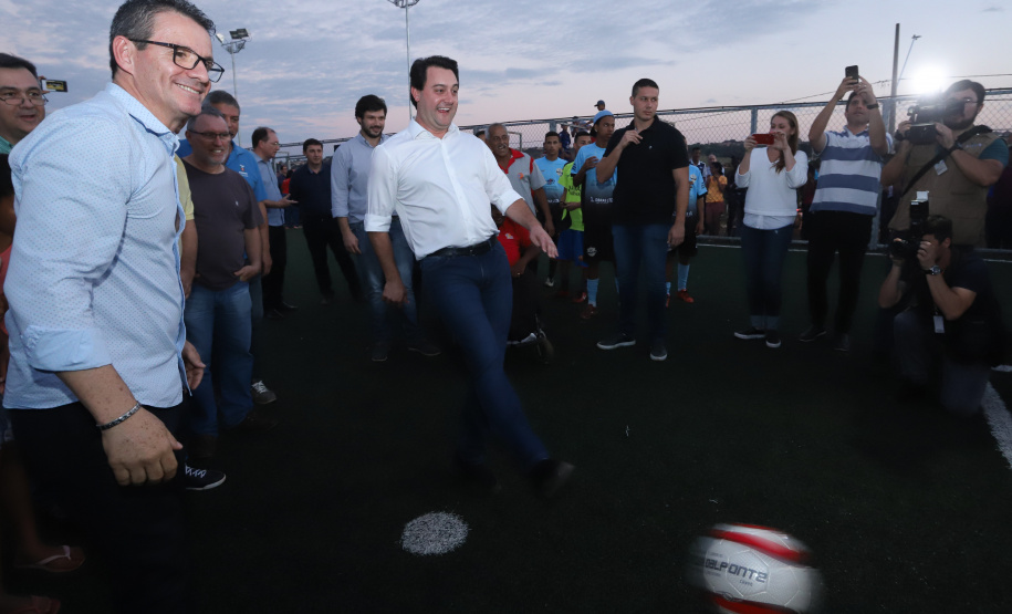 Londrina, no Norte do Paraná, ganhou uma unidade do projeto Arena Multiuso, espaço para atividades esportivas e de recreação, implantado pelo Governo do Estado, em parceria com o município. Instalada no conjunto residencial Vista Bela, a unidade foi entregue à comunidade pelo governador Carlos Massa Ratinho Junior, nesta quinta-feira (20). - Londrina, 20/06/2019 - Foto: Rodrigo Félix Leal/ANPr