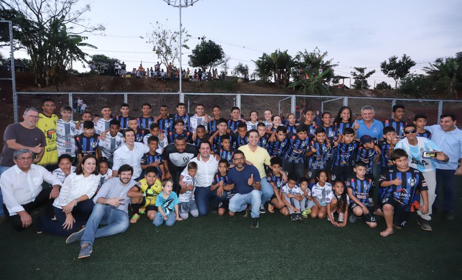Londrina, no Norte do Paraná, ganhou uma unidade do projeto Arena Multiuso, espaço para atividades esportivas e de recreação, implantado pelo Governo do Estado, em parceria com o município. Instalada no conjunto residencial Vista Bela, a unidade foi entregue à comunidade pelo governador Carlos Massa Ratinho Junior, nesta quinta-feira (20). - Londrina, 20/06/2019 - Foto: Rodrigo Félix Leal/ANPr