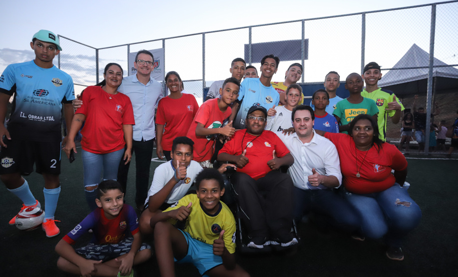 Londrina, no Norte do Paraná, ganhou uma unidade do projeto Arena Multiuso, espaço para atividades esportivas e de recreação, implantado pelo Governo do Estado, em parceria com o município. Instalada no conjunto residencial Vista Bela, a unidade foi entregue à comunidade pelo governador Carlos Massa Ratinho Junior, nesta quinta-feira (20). - Londrina, 20/06/2019 - Foto: Rodrigo Félix Leal/ANPr