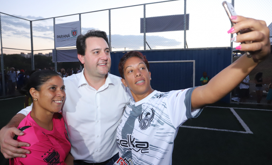 Londrina, no Norte do Paraná, ganhou uma unidade do projeto Arena Multiuso, espaço para atividades esportivas e de recreação, implantado pelo Governo do Estado, em parceria com o município. Instalada no conjunto residencial Vista Bela, a unidade foi entregue à comunidade pelo governador Carlos Massa Ratinho Junior, nesta quinta-feira (20). - Londrina, 20/06/2019 - Foto: Rodrigo Félix Leal/ANPr